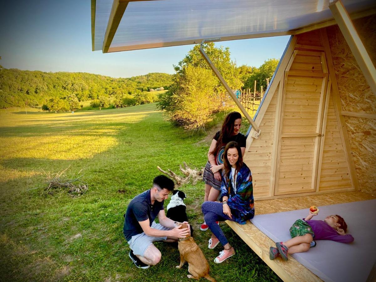 Dharma Horse Shelter Bungalows & Farmping Siofok Ngoại thất bức ảnh